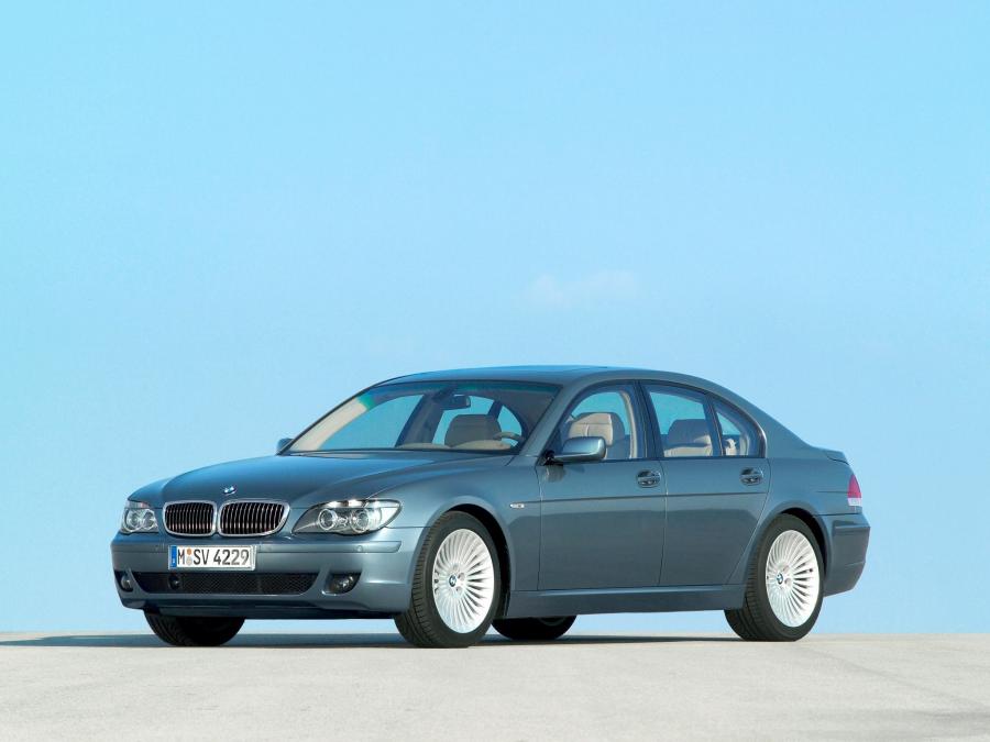  BMW 750i 2005 года  (фото 1 из 16)